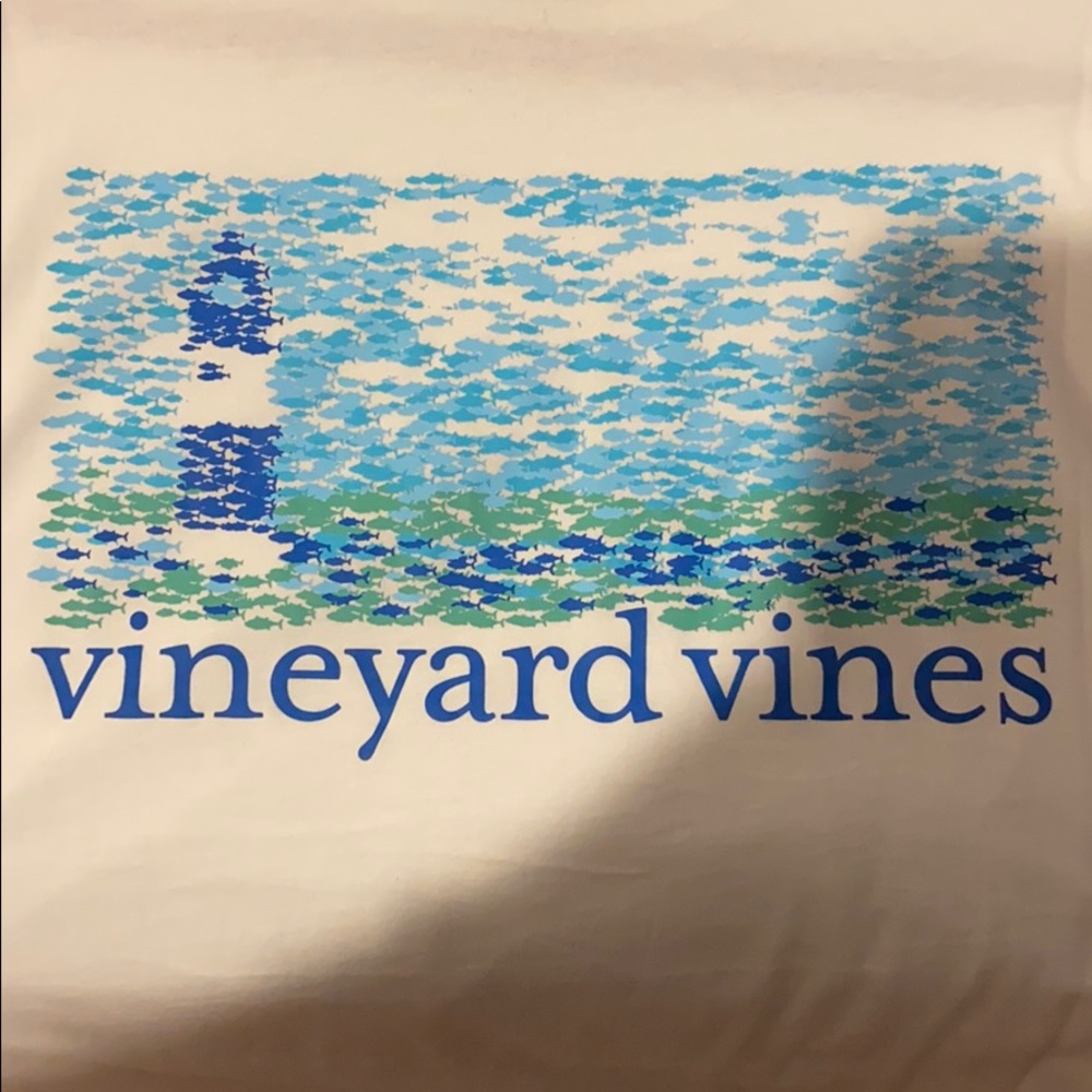Vineyard Vines tshirt